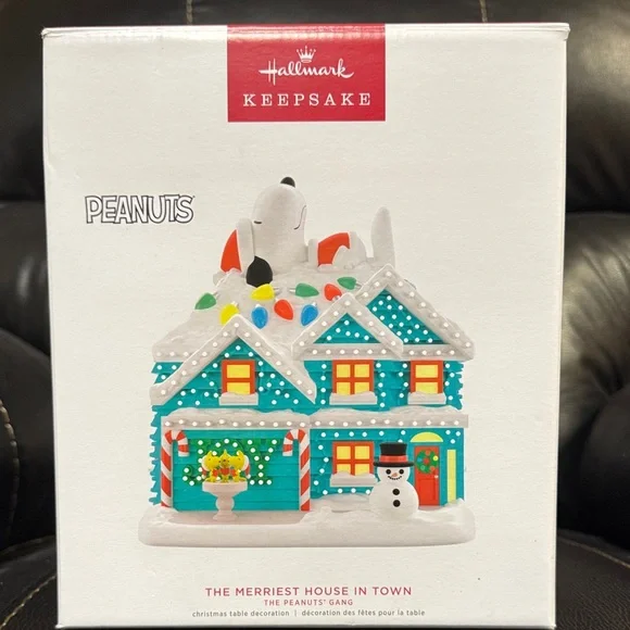 Hallmark Keepsake Snoopy Peanuts The Merriest House in Town tabletop decoration - Picture 3 of 6